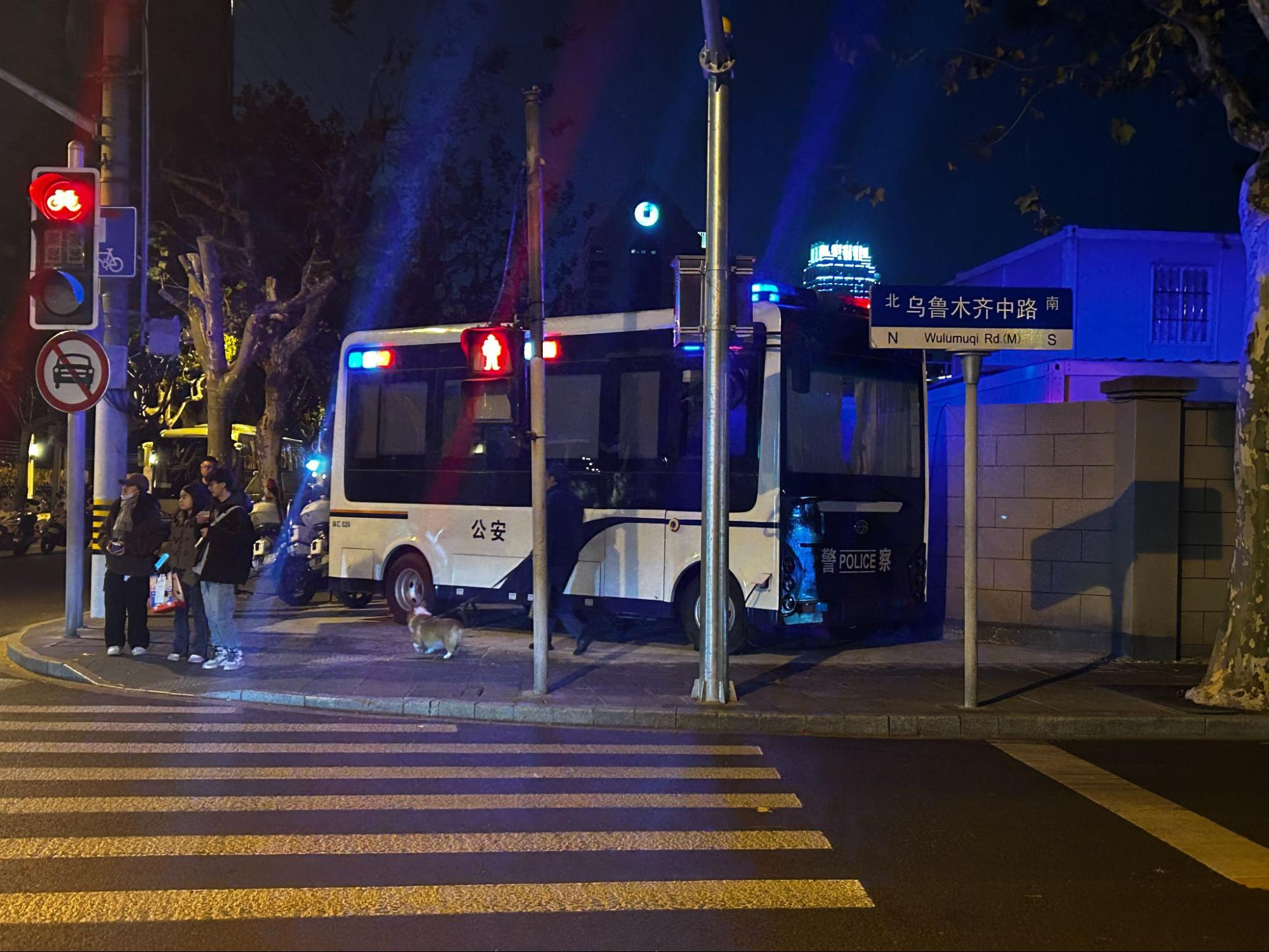 乌中路与安福路交叉路口