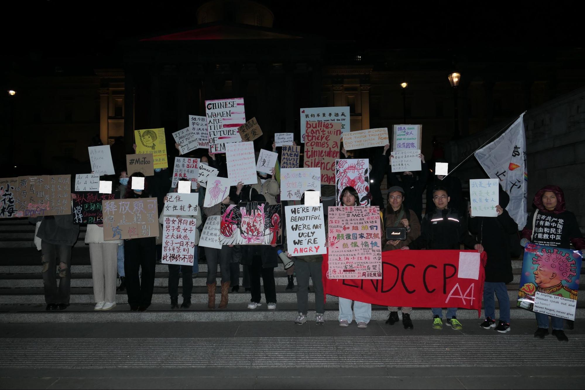 游行参与者合影