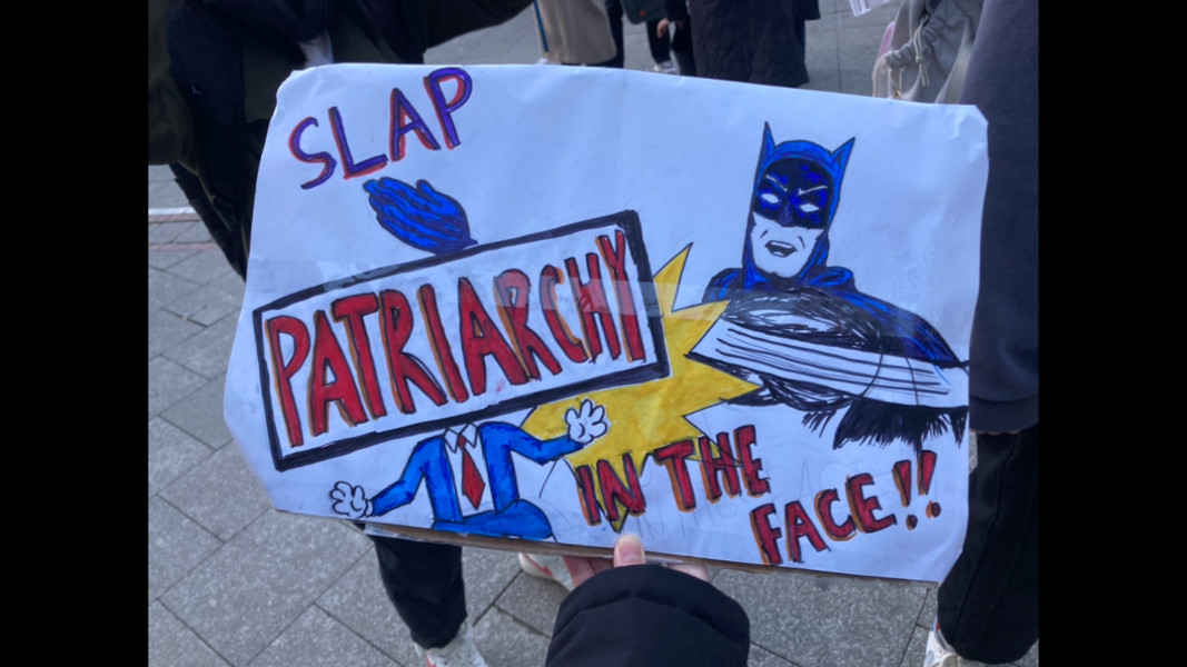 法兰克福三八游行中的标语