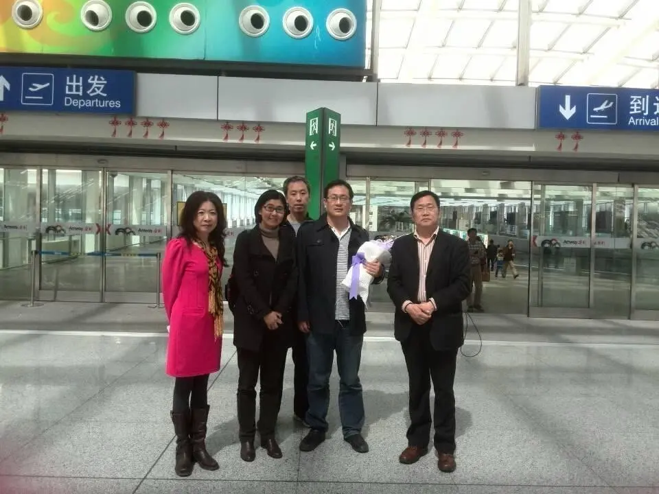 王全璋和锋锐律师事务所的同事们在一起