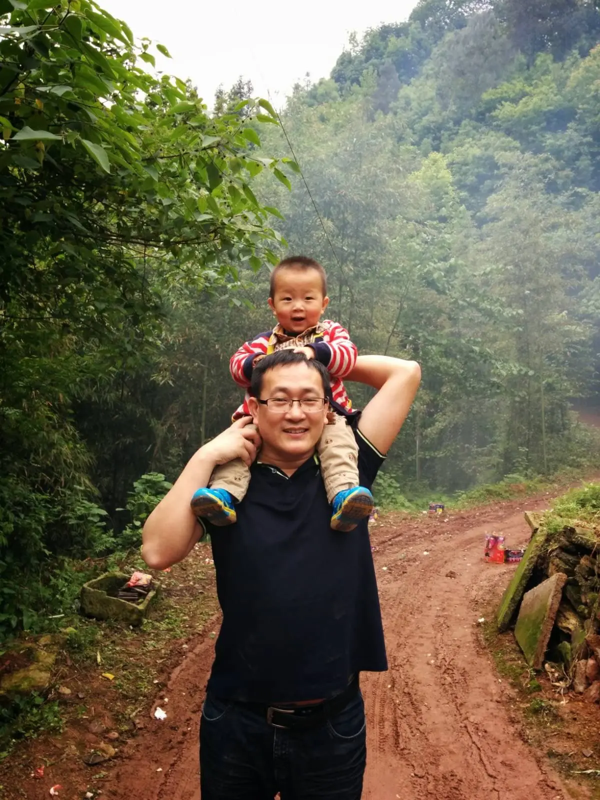 王全璋和他的儿子泉泉